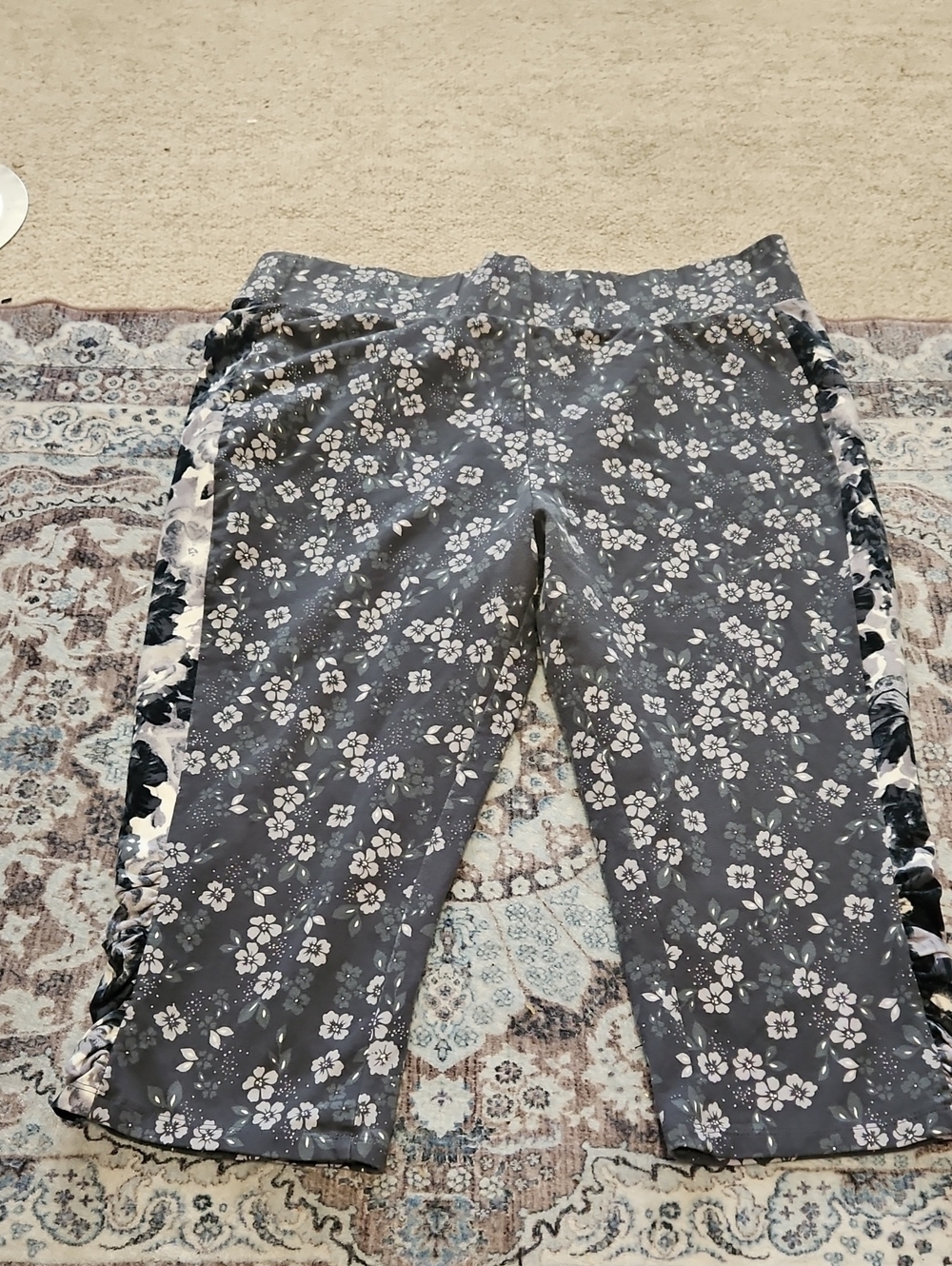 LOGO by Lori Goldstein Charcoal Gray Floral Ruffle Capri Leggings With Ruching.
